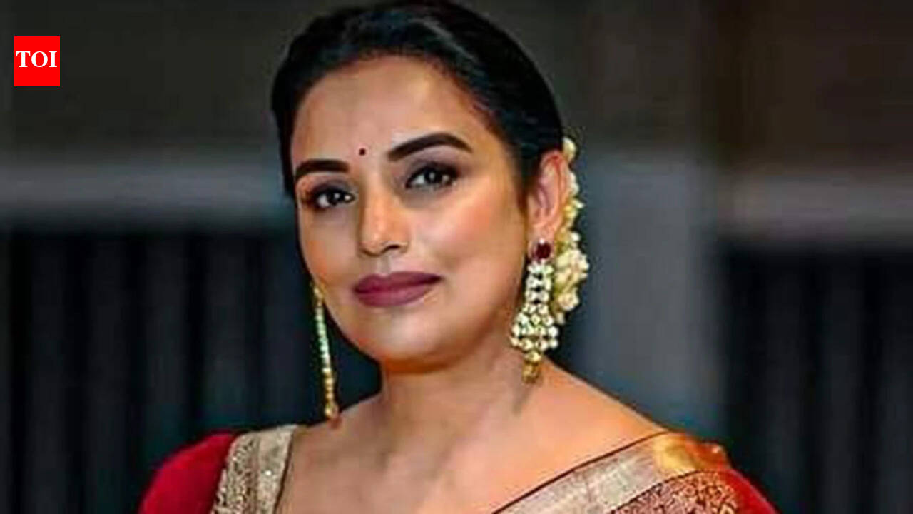 Shwetha Menon refuses to quit AMMA post, questions validity of newly formed Ad Hoc committee