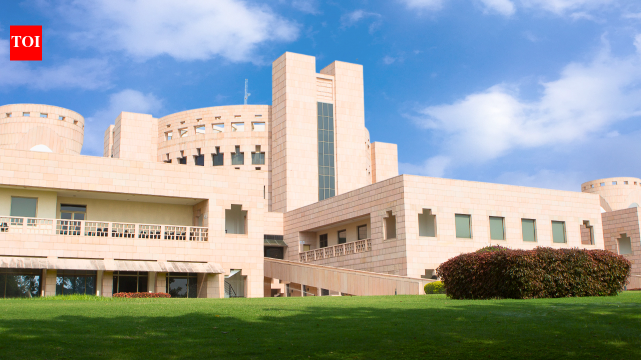 ISB Online’s Leadership with AI programme prepares CXOs to lead in the age of GenAI and Agentic AI
