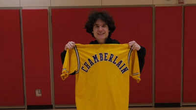 19-year-old buys a Lakers jacket at Goodwill just for $3, now it's worth $250,000