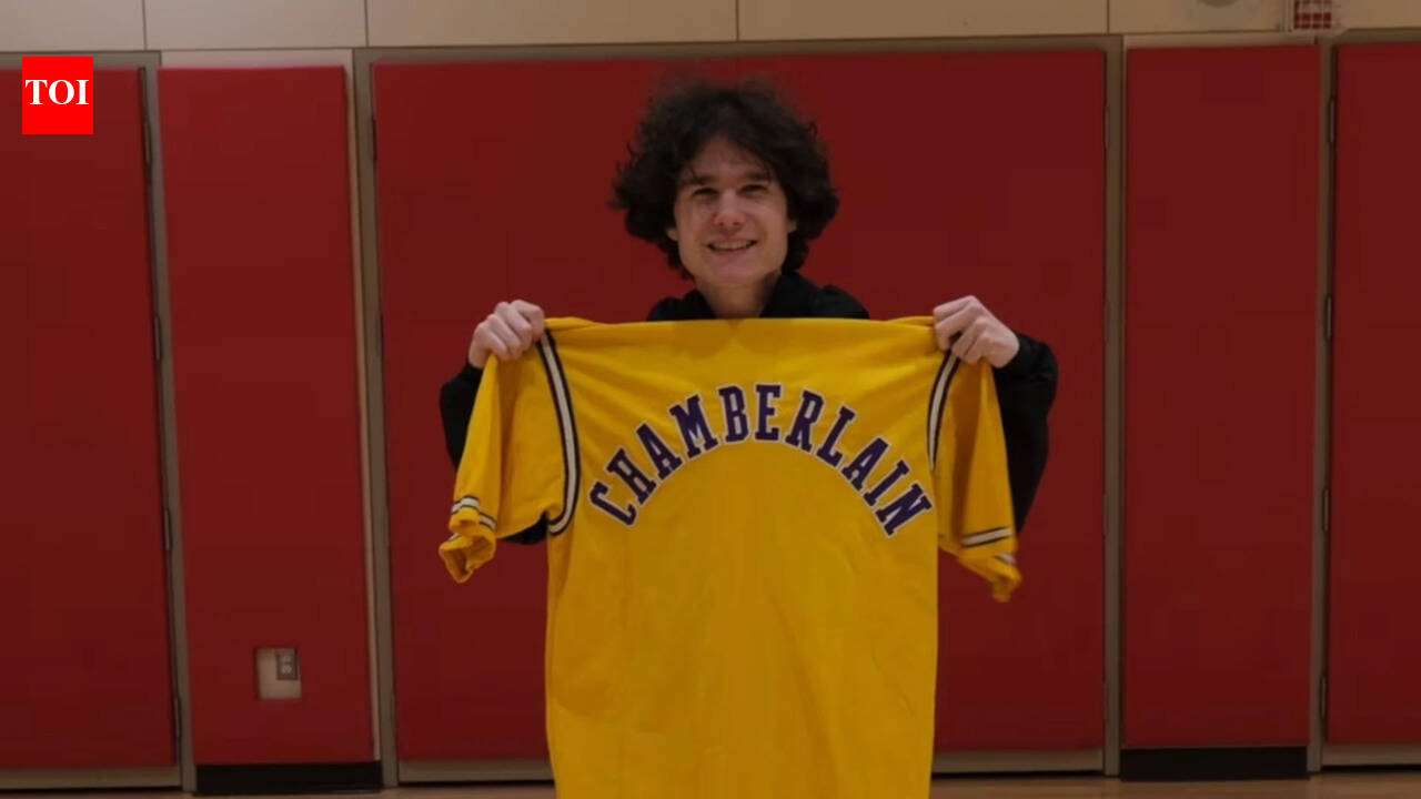 19-year-old buys a Lakers jacket at Goodwill just for $3, now it's worth $250,000