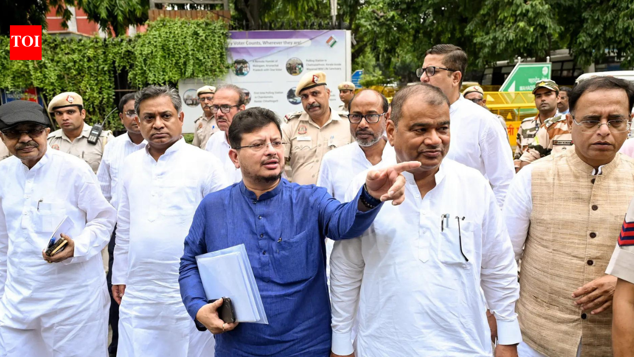 टीएमसी बनाम टीएमसी: विद्रोह तेज होने पर रीतब्रत गुट ने पार्टी मुख्यालय पर कब्जा कर लिया | भारत समाचार
