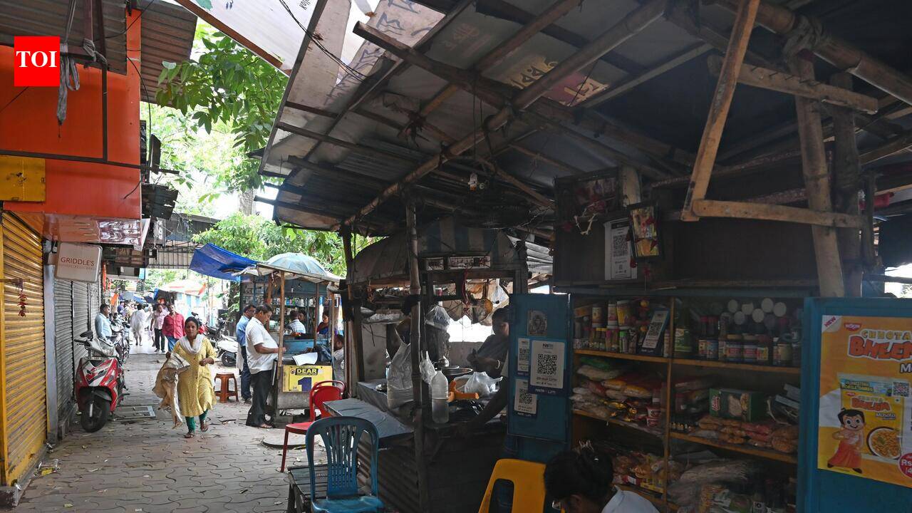 From Hazra to Exide crossing, encroachers get shift notices