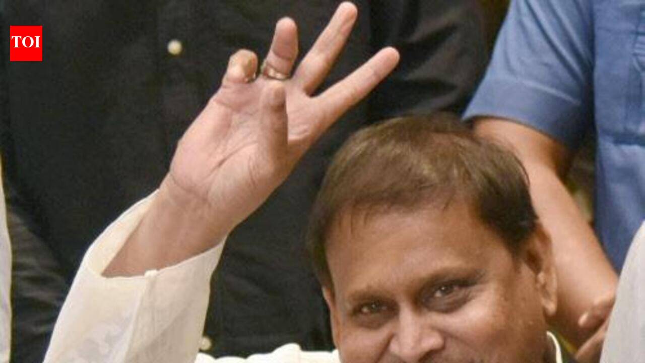 Kabir skips Shaktipur PS summons, threatens to gherao it