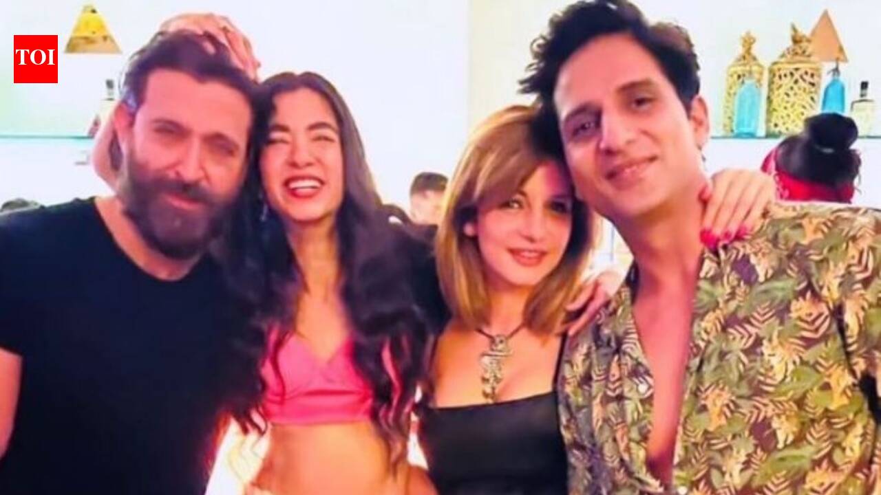 How exes Hrithik Roshan and Sussanne Khan comfortably hang out together with partners Saba Azad and Arslan Goni? Farah Khan Ali says, 'Society is amused, why do you want someone to suffer?'