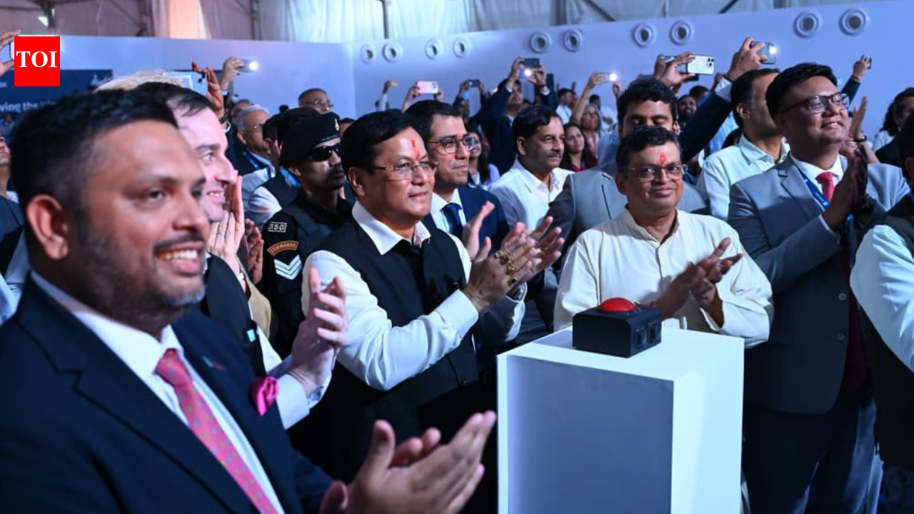 Sonowal unveils first Made in India EXIM shipping container, Maersk orders 1,000 of them