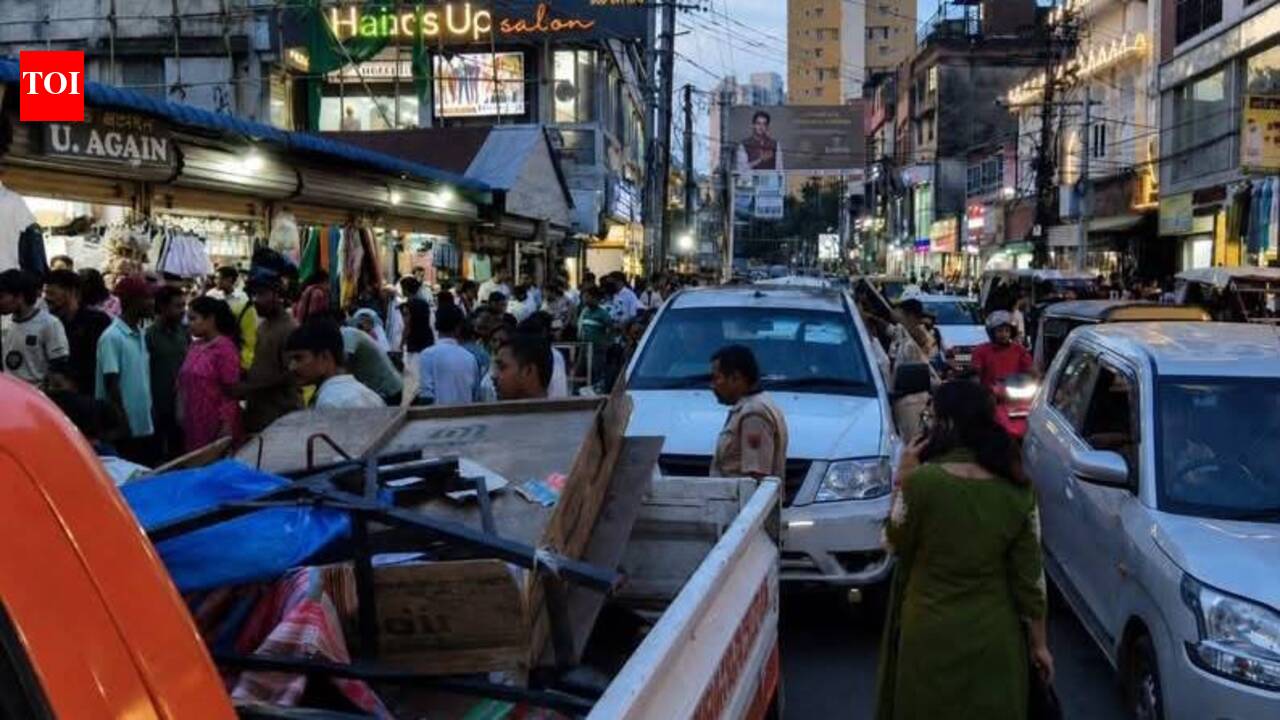 GMC clears encroachments to ease traffic, restore footpaths