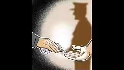 Court clerk held taking Rs 10k bribe for favourable outcome