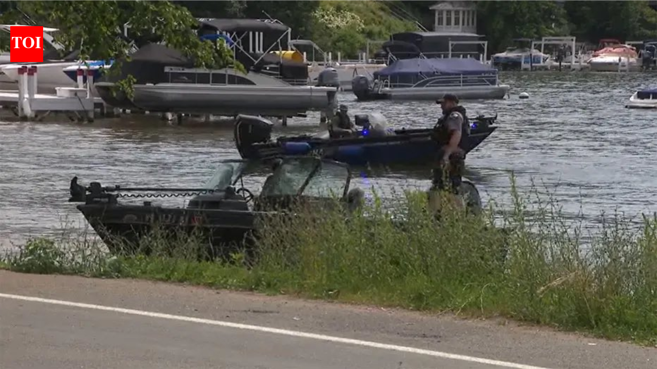 7 rescued as boat capsizes on Wisconsin lake; 3 children dead