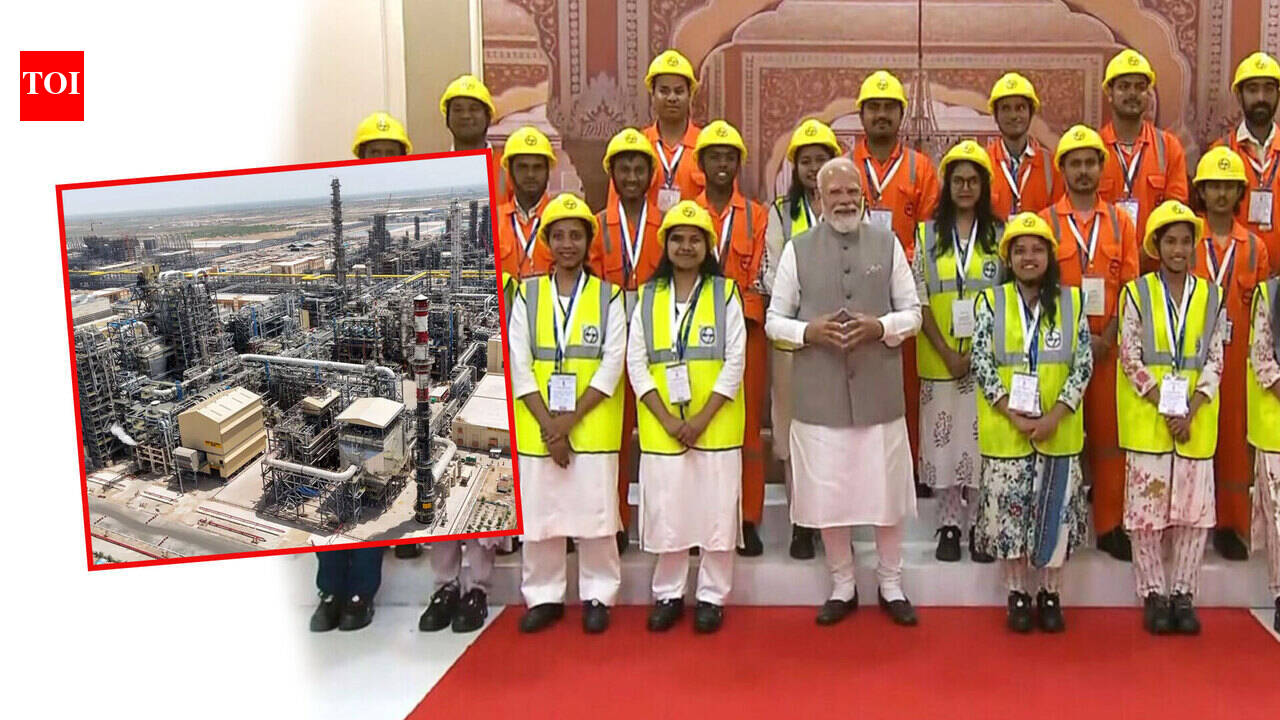 PM Modi Dedicates India's 1st Greenfield Integrated Refinery-Cum-Petrochemical Complex at Pachpadra