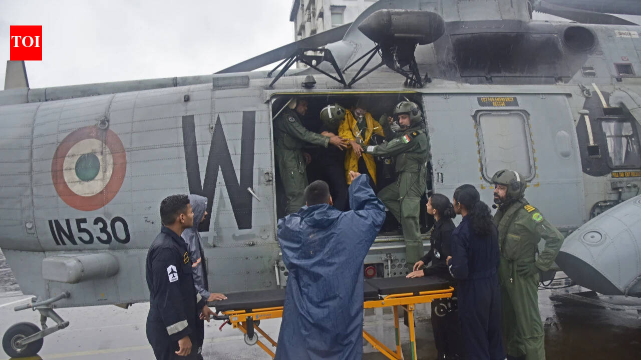 Despite rough weather, Indian Navy’s helicopter evacuates injured sailor from ship off Mumbai coast