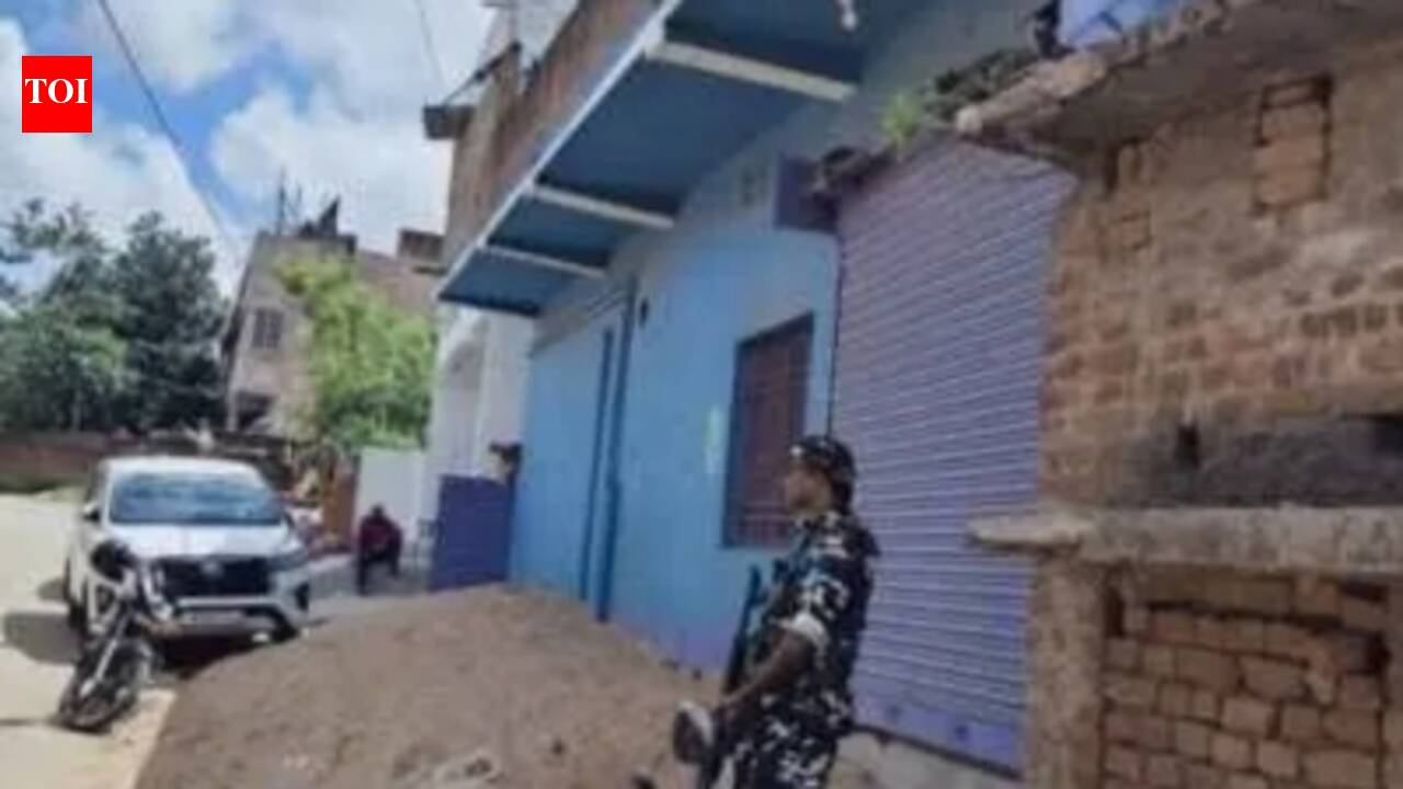 IT searches Deoghar mukhiya’s houses