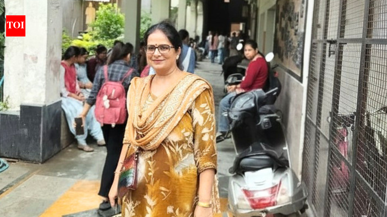 “At 50, I went back to college after 35 years”: How this woman proved there's no age limit to chasing your dreams