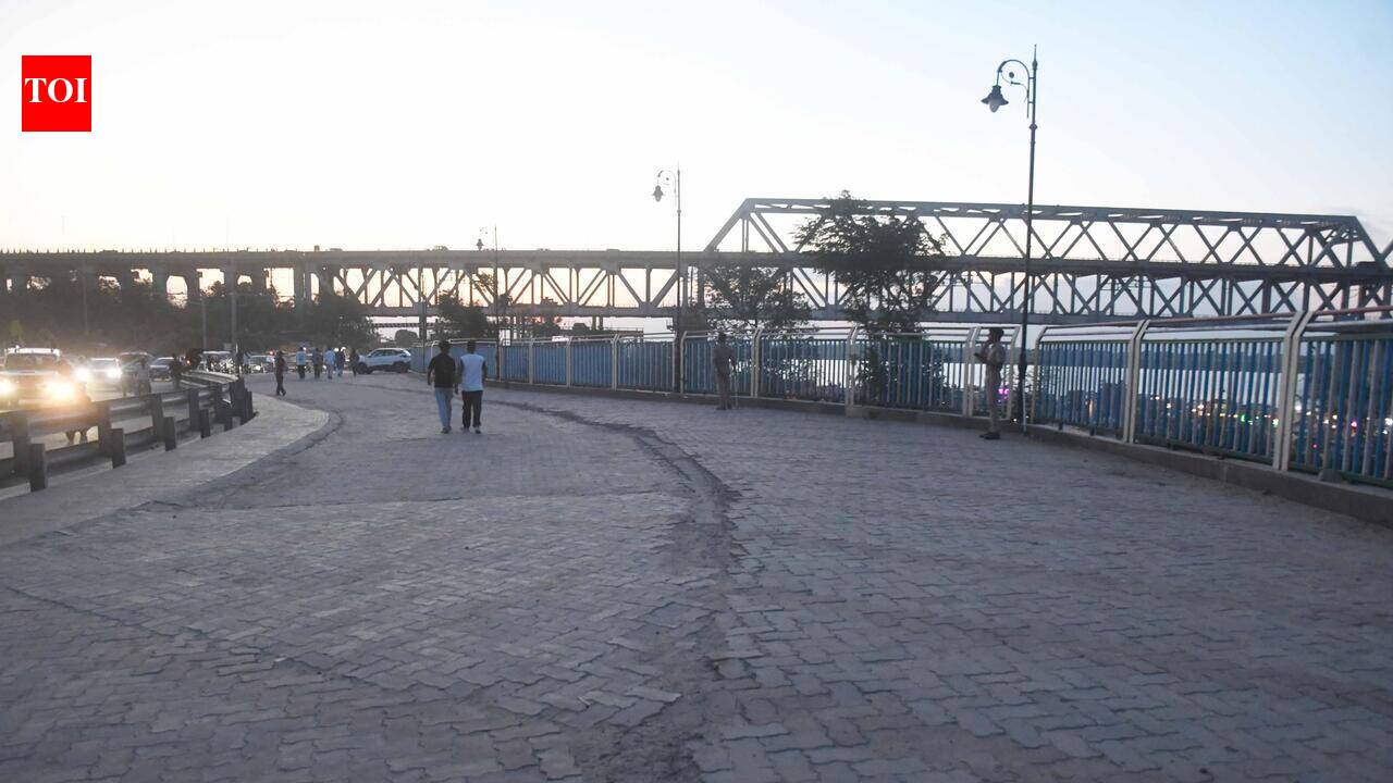 J P Ganga Path vendors in limbo as rehab plan shelved