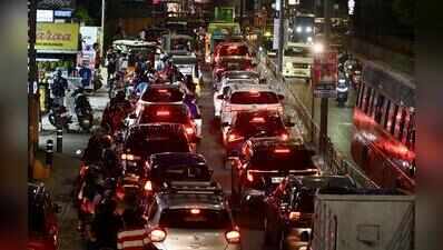 Chennai’s Nelson Manickam Road choked by unregulated U-turns, encroachments and Tasmac crowds