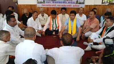 Cong holds silent protest over Badrinath row, seeks impartial probe