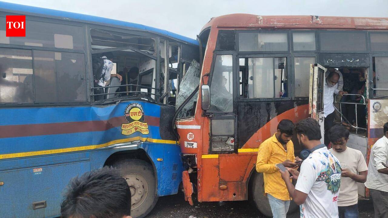 ​43 injured in head-on collision of buses on narrow bridge in rural Jalna