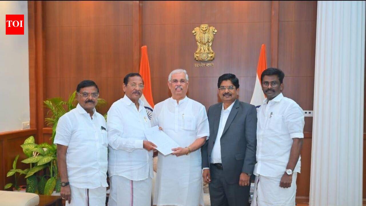 All roads of horse-trading leads to Lok Bhavan