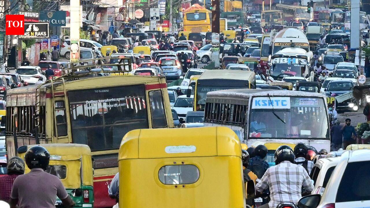 Faulty signal snarls traffic at Attingal