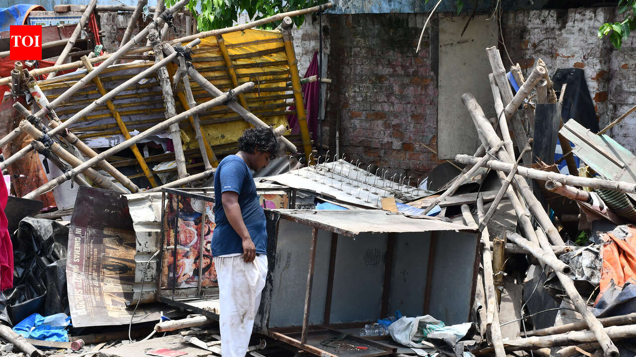 Tripunithura resumes eviction drive, clears illegal roadside shops along mini bypass