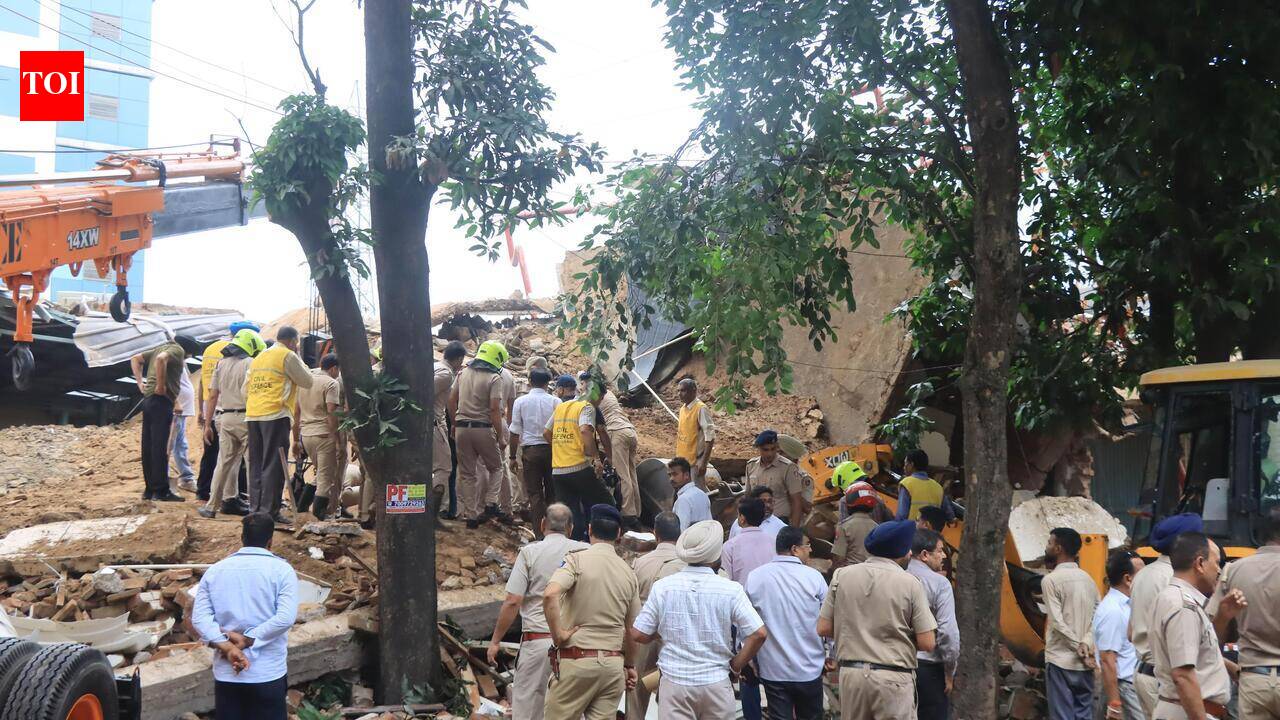 Industrial Area building collapse kills 2, injures 5