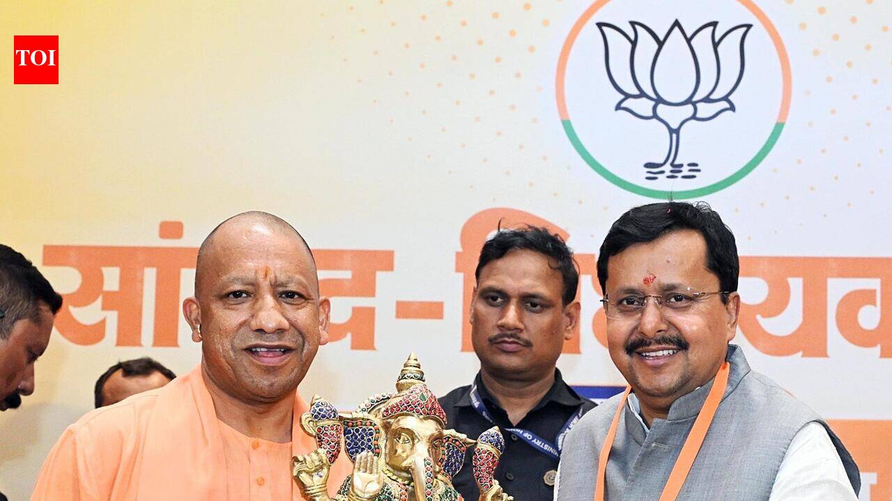 Inform people about govt’s achievements to counter oppn’s narrative: CM to workers