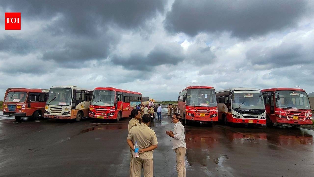 MSRTC schedules go for a toss as waterlogging & jams take toll; cab drivers find only few passengers