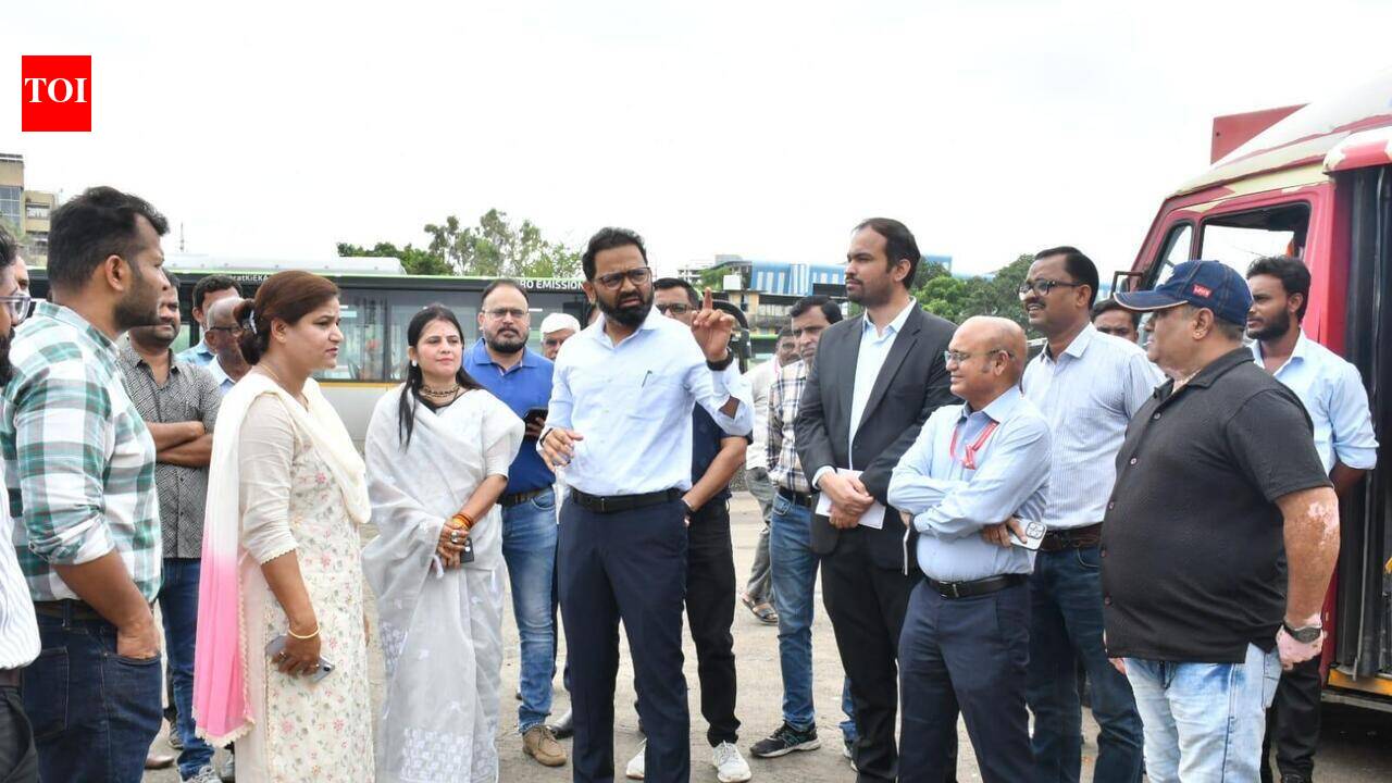 After TOI Report, NMC Commissioner Orders Pothole Repairs At Mor Bhavan Depot