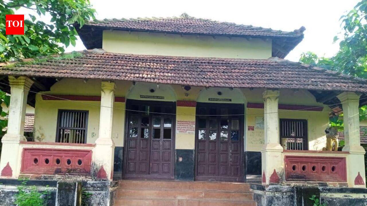 Century-old Bantwal school lies abandoned; locals push for heritage status