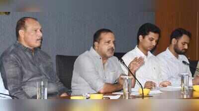 Khader pulls up NHAI over lack of service roads in DK