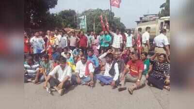 MCC continues eviction drive against ‘Sunday Bazaar’ vendors amid protests
