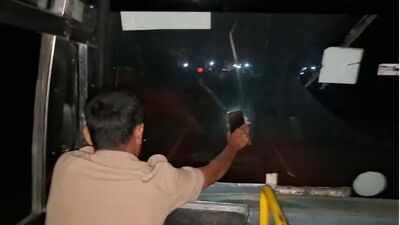 84 kilometres, no headlights: Conductor uses mobile phone torch to help driver run bus in Karnataka