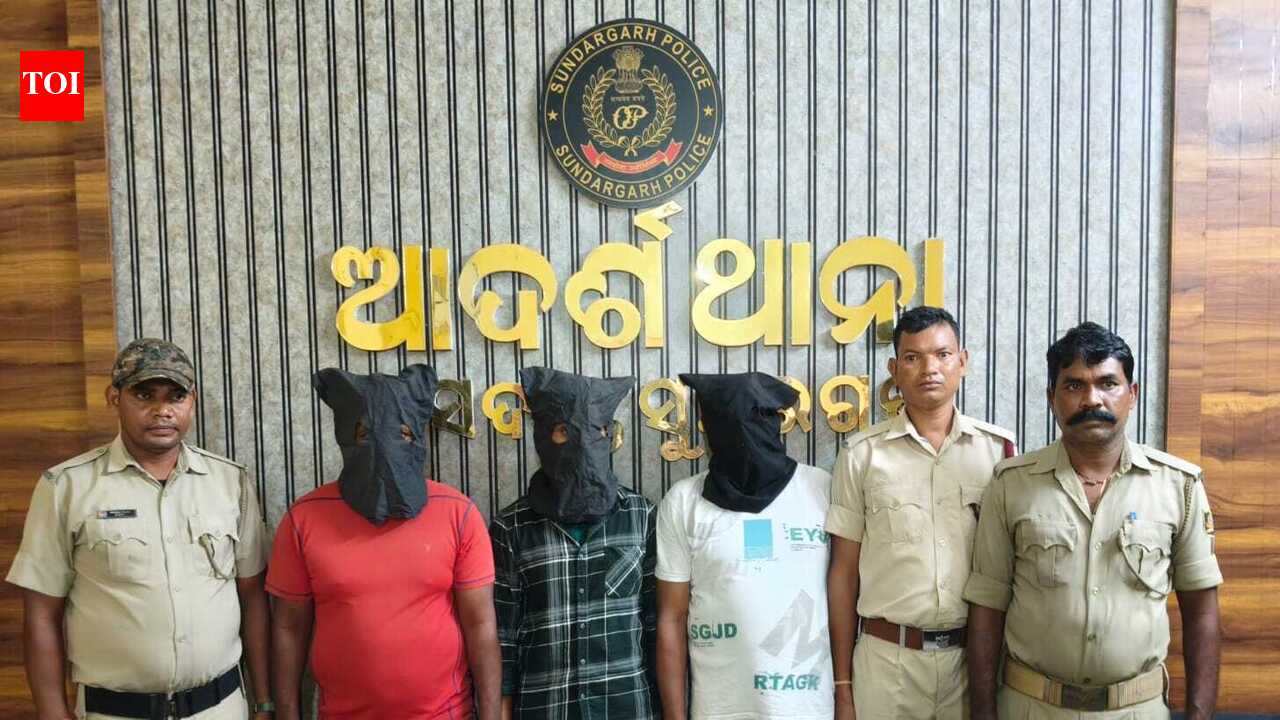 Three held for fake coin exchange bid