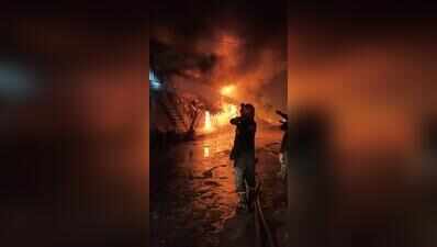 Delhi Fire Services Contain Major Factory Blaze in Chandan Hola