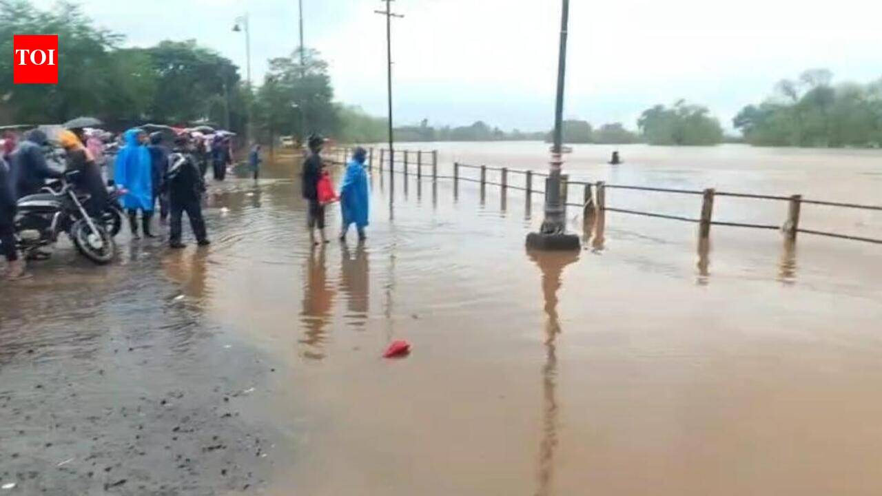 Panchganga breaches its banks, several small dams & Mahabaleshwar’s Venna lake overflow