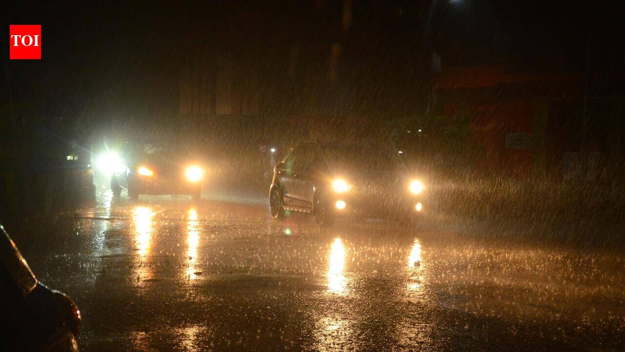 Moderate to heavy shower lash city, residents get relief from sultry weather conditions