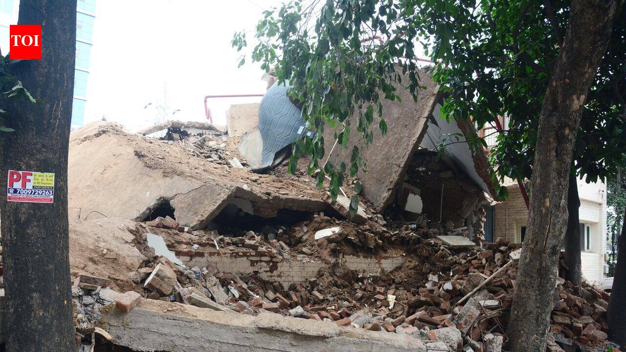 Building collapse: CFSL team inspects site; bodies handed over to kin
