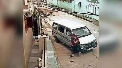 Speeding car hits mother-daughter, driver held
