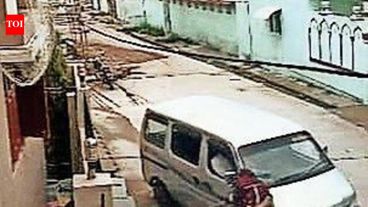 Speeding car hits mother-daughter, driver held
