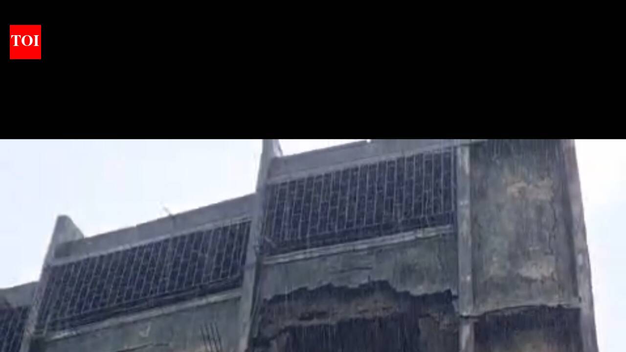 Building balcony portion collapses in Vashi, pedestrian killed, woman injured