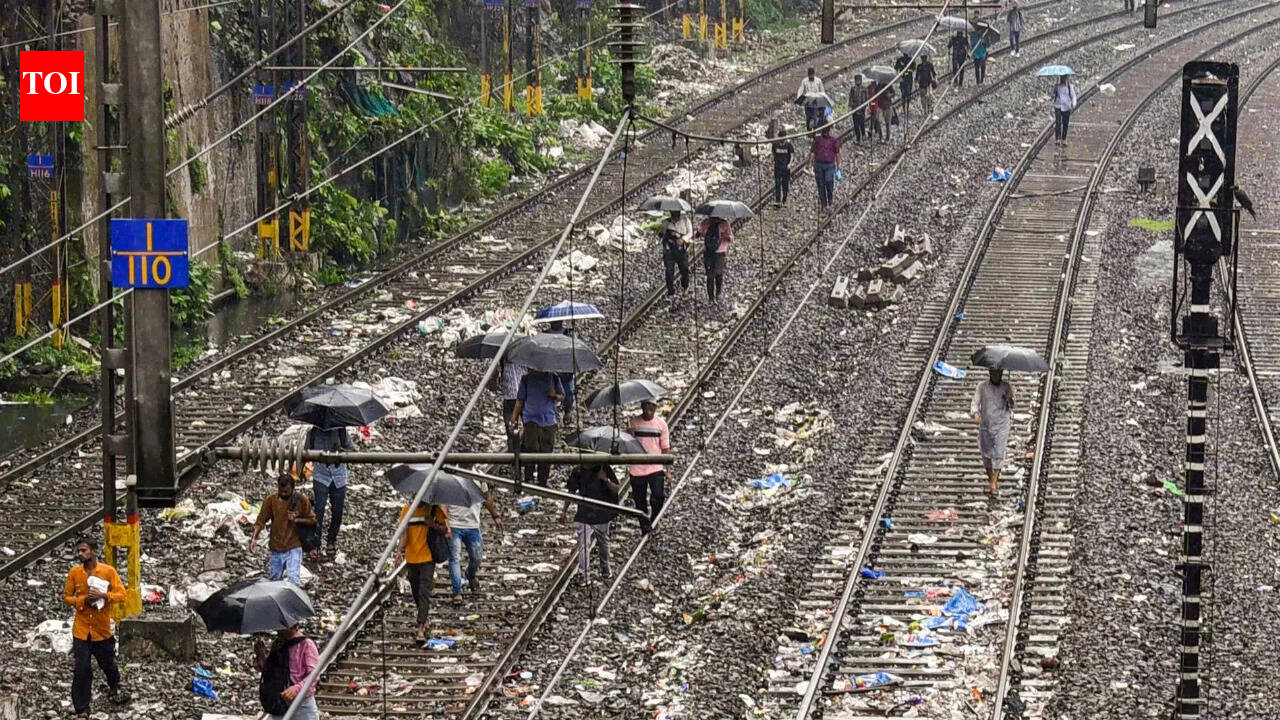 Landslide in Karjat-Lonavala Ghat disrupts Mumbai-Pune rail traffic; 16 trains cancelled, 9 diverted