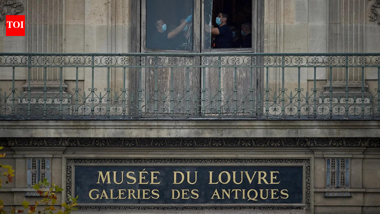 Jewellery likely to be worth €4m stolen from French museum, probe on