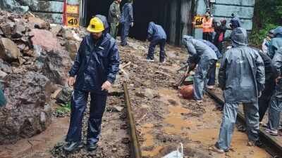Major landslide blocks Pune–Lonavala rail section; 16 trains cancelled, several diverted