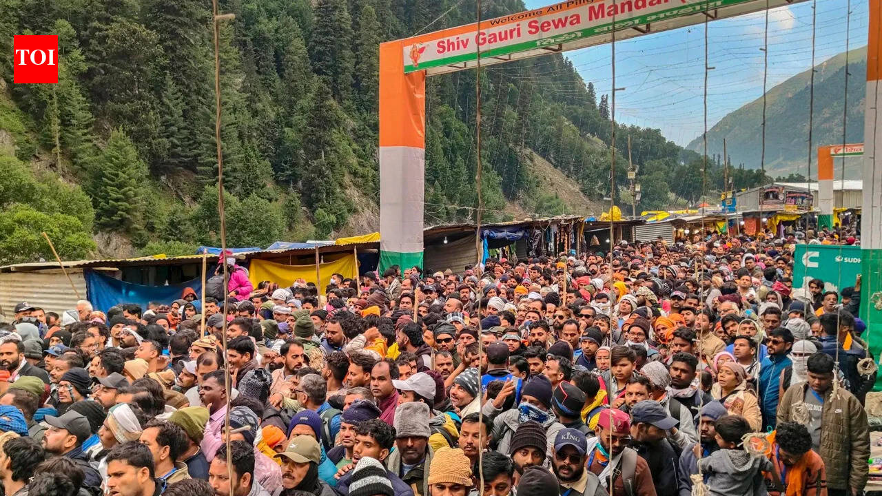 Amarnath Yatra sees surge in pilgrim numbers, LG asks unregistered yatris to wait for their turn