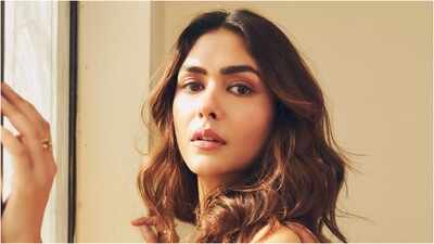 Inside Mrunal Thakur's Mumbai home: See stunning 'jodi' apartment with high-rise balcony, Kashmiri rugs and minimalist temple