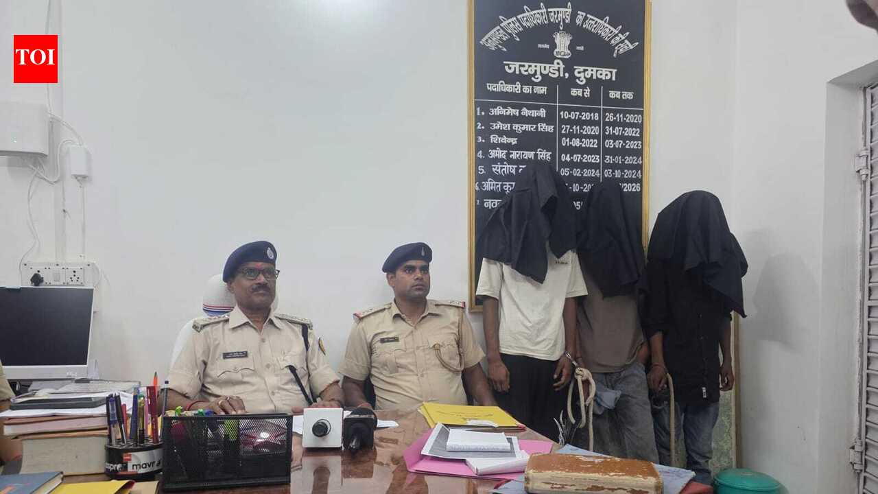 3 youths held with brown sugar in Dumka
