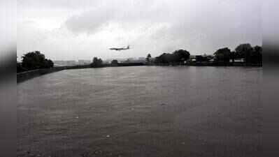 Heavy rain leads to 5 flight diversions, delays in Mumbai