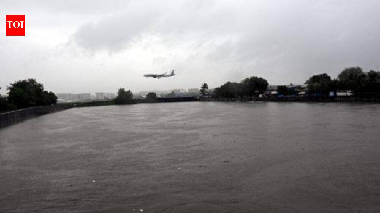 Heavy rain leads to 5 flight diversions, delays in Mumbai