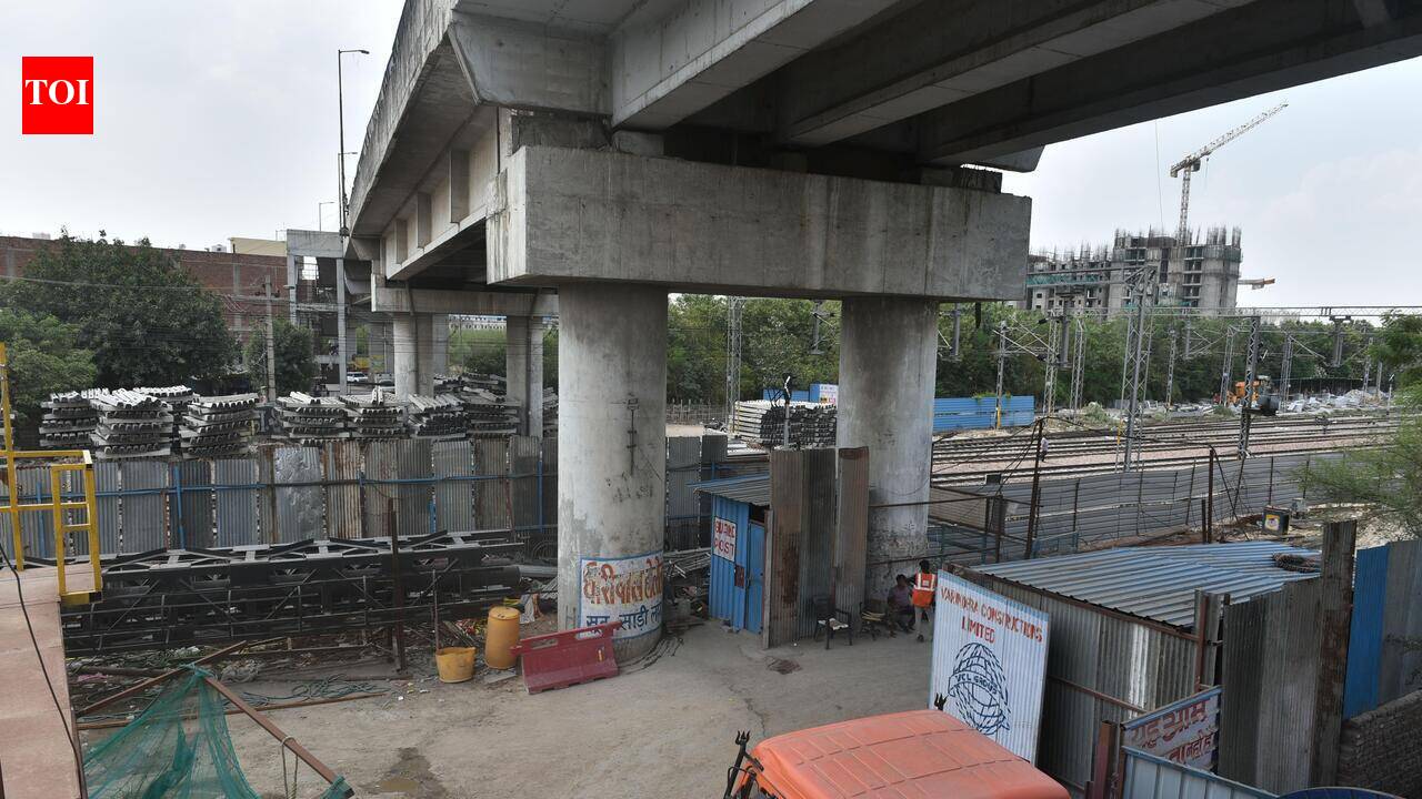 Commuters seek underpasses to cross Delhi-Ggn rail corridor
