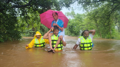  Maharashtra cop's flood rescue of a 72-year-old woman is winning hearts