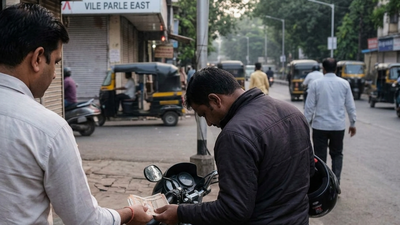 Mumbai commuter falls for fake cop's gutka fine, loses Rs 13,000